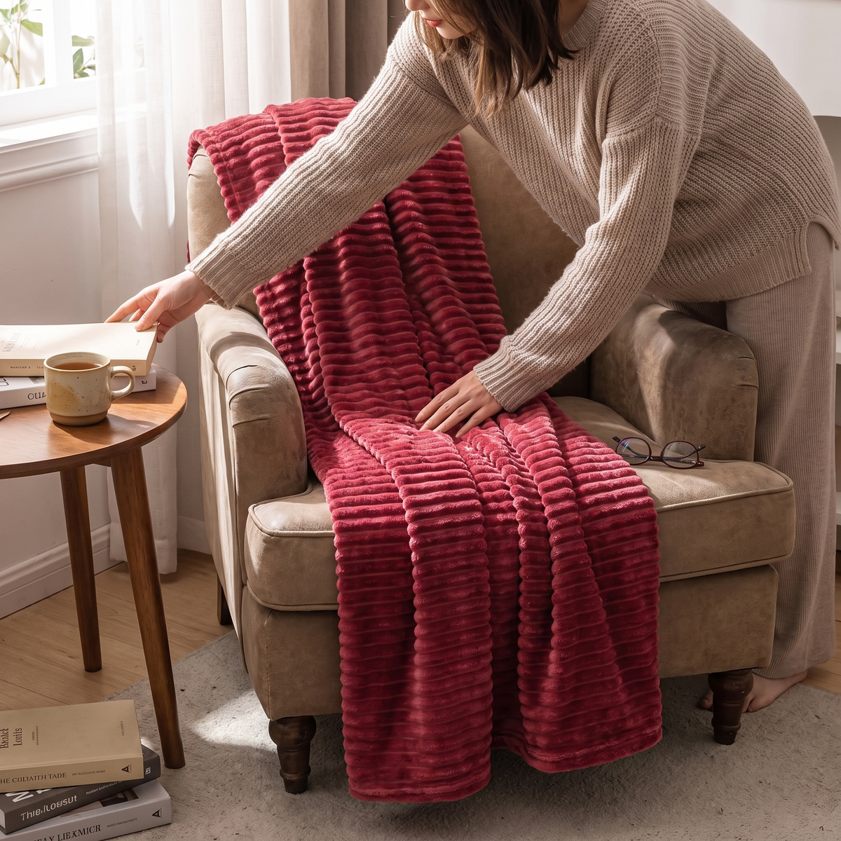 Delphine Fleece Throw for Cosy Rooms with Striped Pile