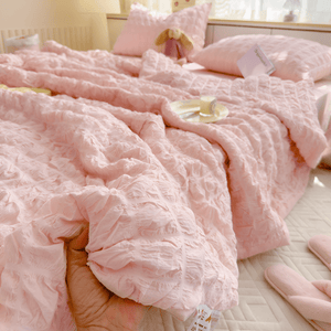 Honorine Summer Quilt Set for Warm Nights with Cases