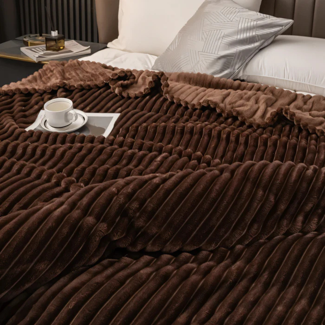 Delphine Fleece Throw for Cosy Rooms with Striped Pile